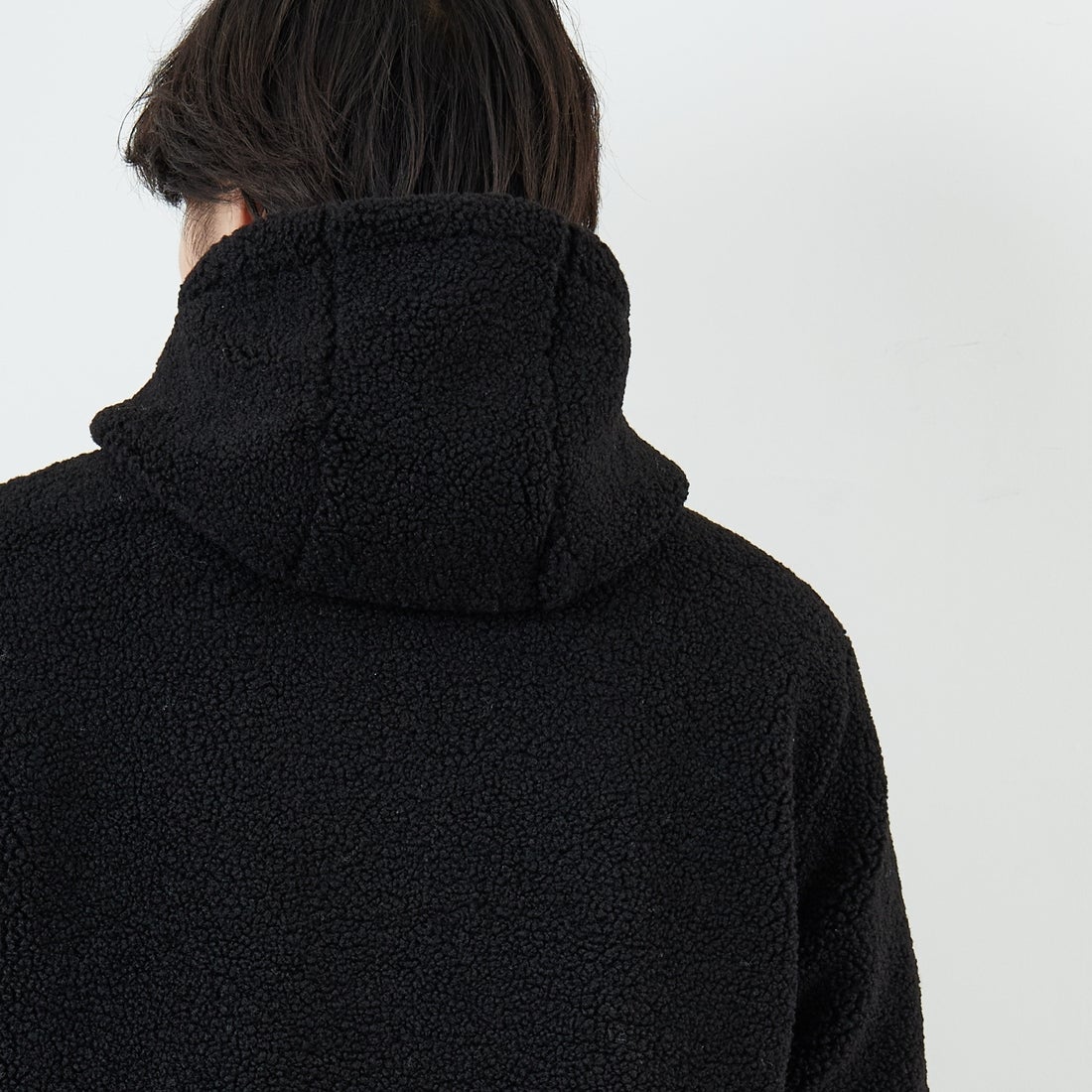 PARIS SAINT-GERMAN [パリ・サンジェルマン] PSG ロゴ刺繍ボアフーディ [PS2325FW0001] BLACK &&モデル身長：179cm 着用サイズ：L&&
