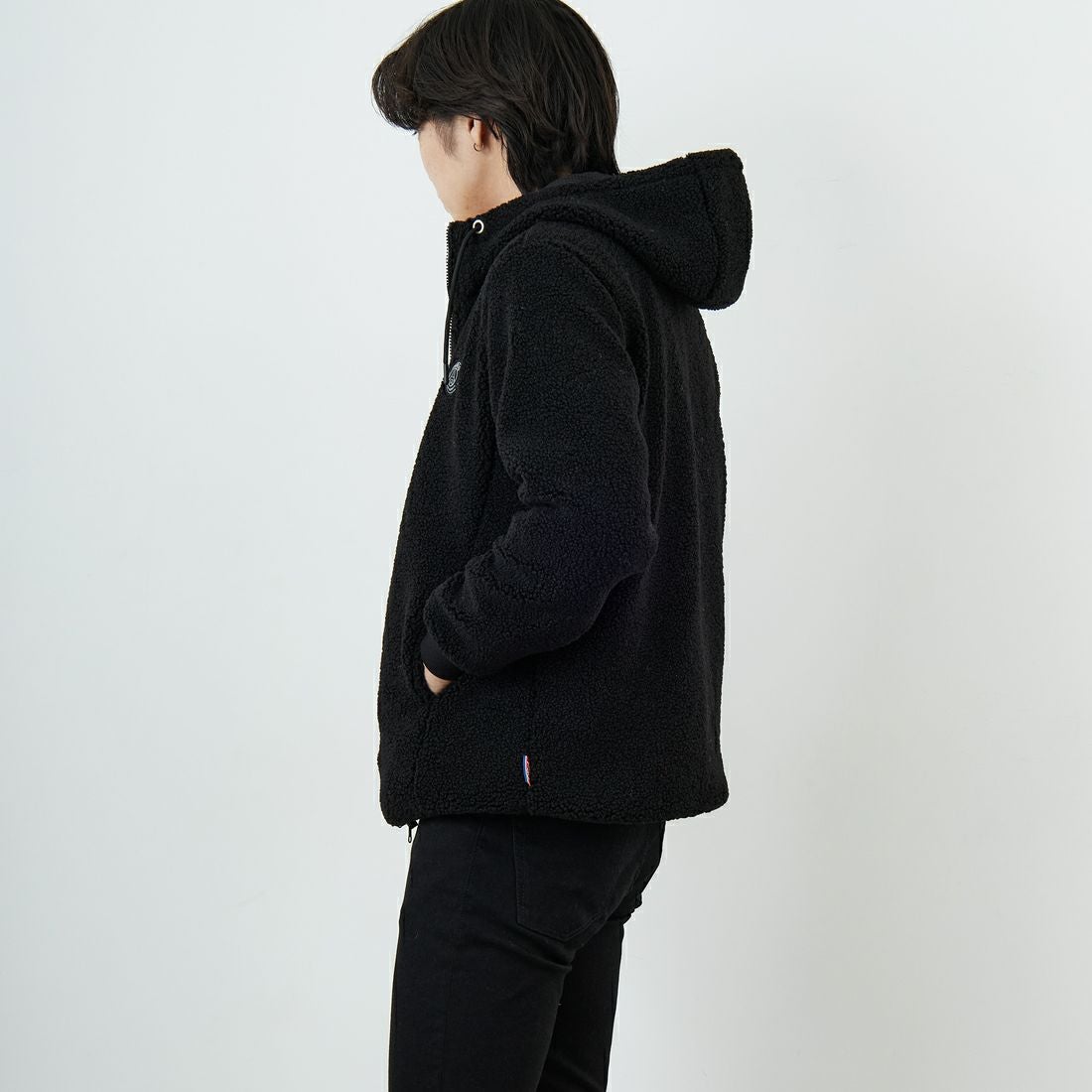 PARIS SAINT-GERMAN [パリ・サンジェルマン] PSG ロゴ刺繍ボアフーディ [PS2325FW0001] BLACK &&モデル身長：179cm 着用サイズ：M&&