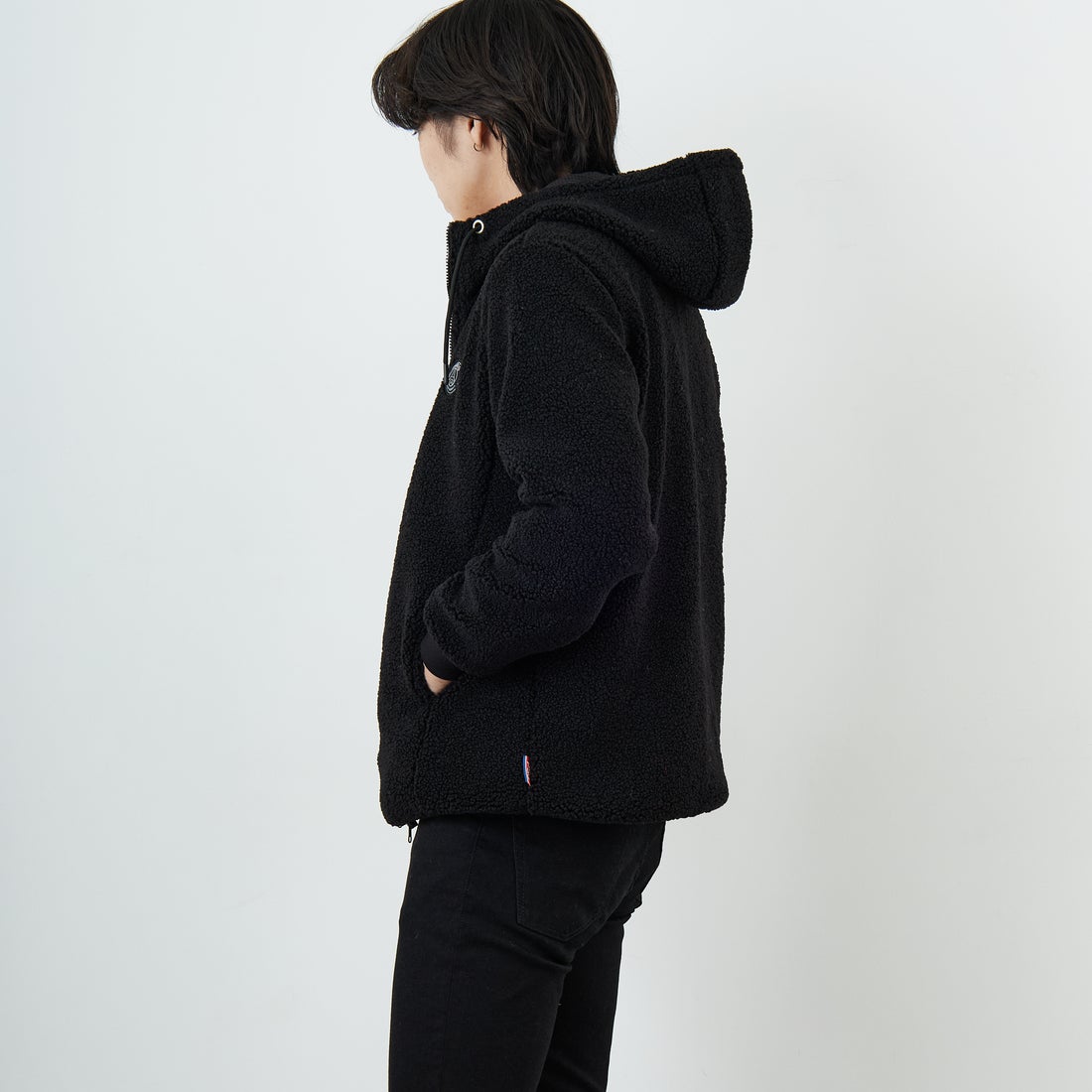 PARIS SAINT-GERMAN [パリ・サンジェルマン] PSG ロゴ刺繍ボアフーディ [PS2325FW0001] BLACK &&モデル身長：179cm 着用サイズ：M&&