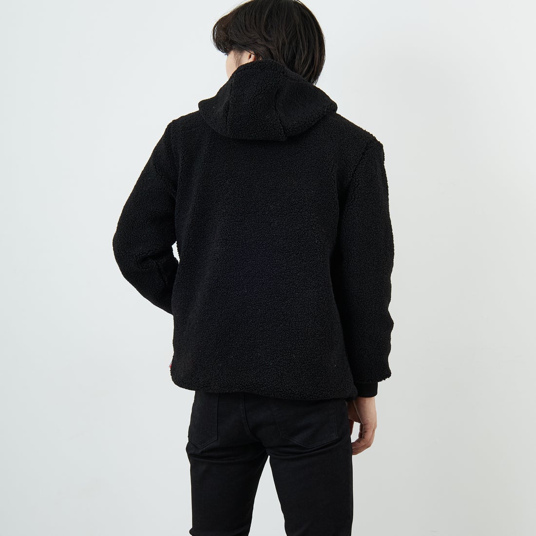PARIS SAINT-GERMAN [パリ・サンジェルマン] PSG ロゴ刺繍ボアフーディ [PS2325FW0001] BLACK &&モデル身長：179cm 着用サイズ：M&&