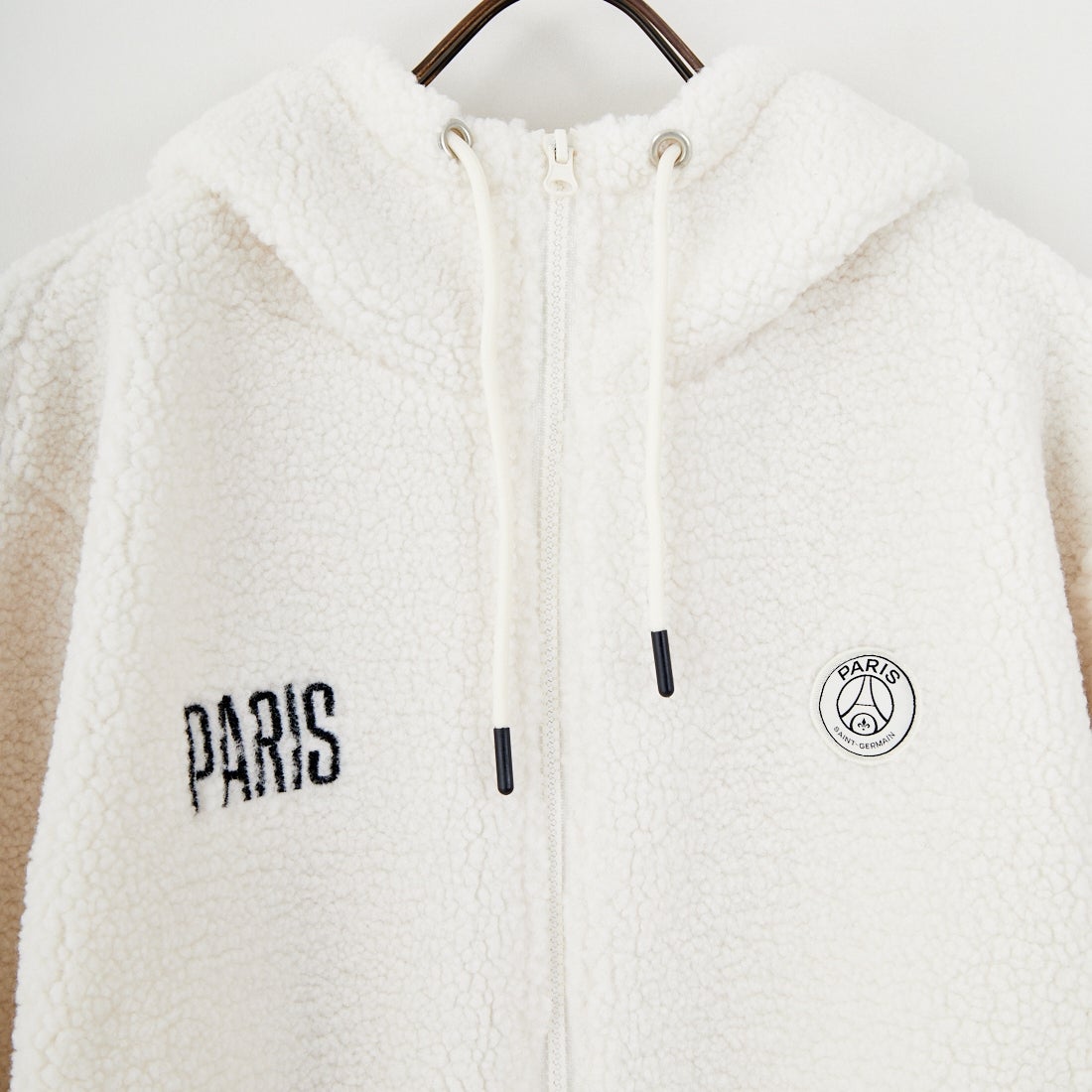 PARIS SAINT-GERMAN [パリ・サンジェルマン] PSG ロゴ刺繍ボアフーディ [PS2325FW0001] BEIGE