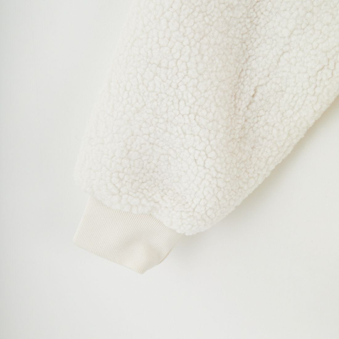 PARIS SAINT-GERMAN [パリ・サンジェルマン] PSG ロゴ刺繍ボアフーディ [PS2325FW0001] BEIGE