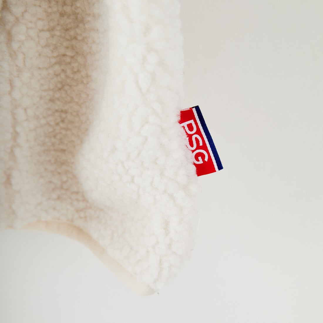 PARIS SAINT-GERMAN [パリ・サンジェルマン] PSG ロゴ刺繍ボアフーディ [PS2325FW0001] BEIGE
