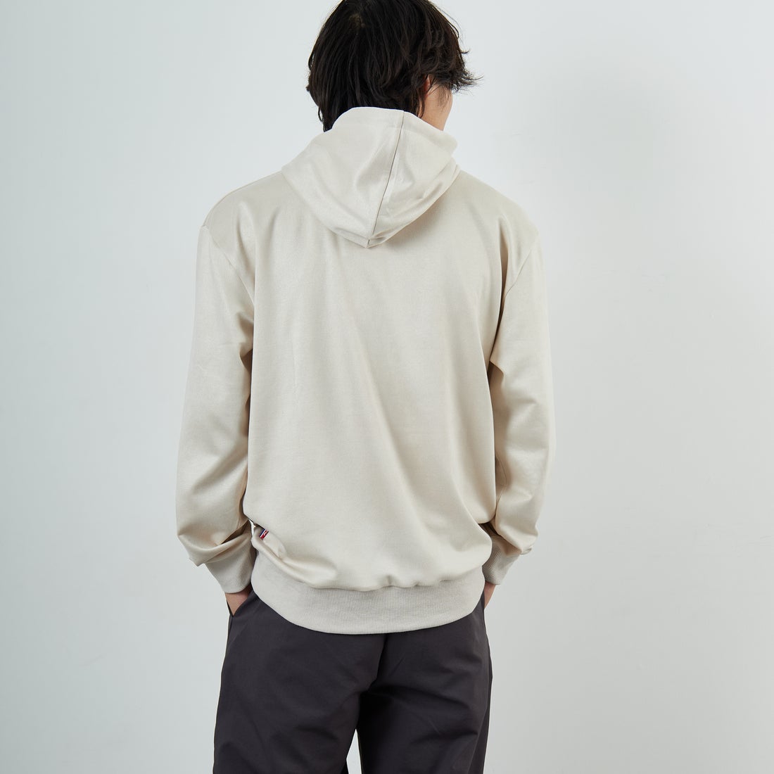 PARIS SAINT-GERMAN [パリ・サンジェルマン] PSG ポリスエードエンボスロゴフーディ [PS0625FW0001] IVORY &&モデル身長：179cm 着用サイズ：XL&&