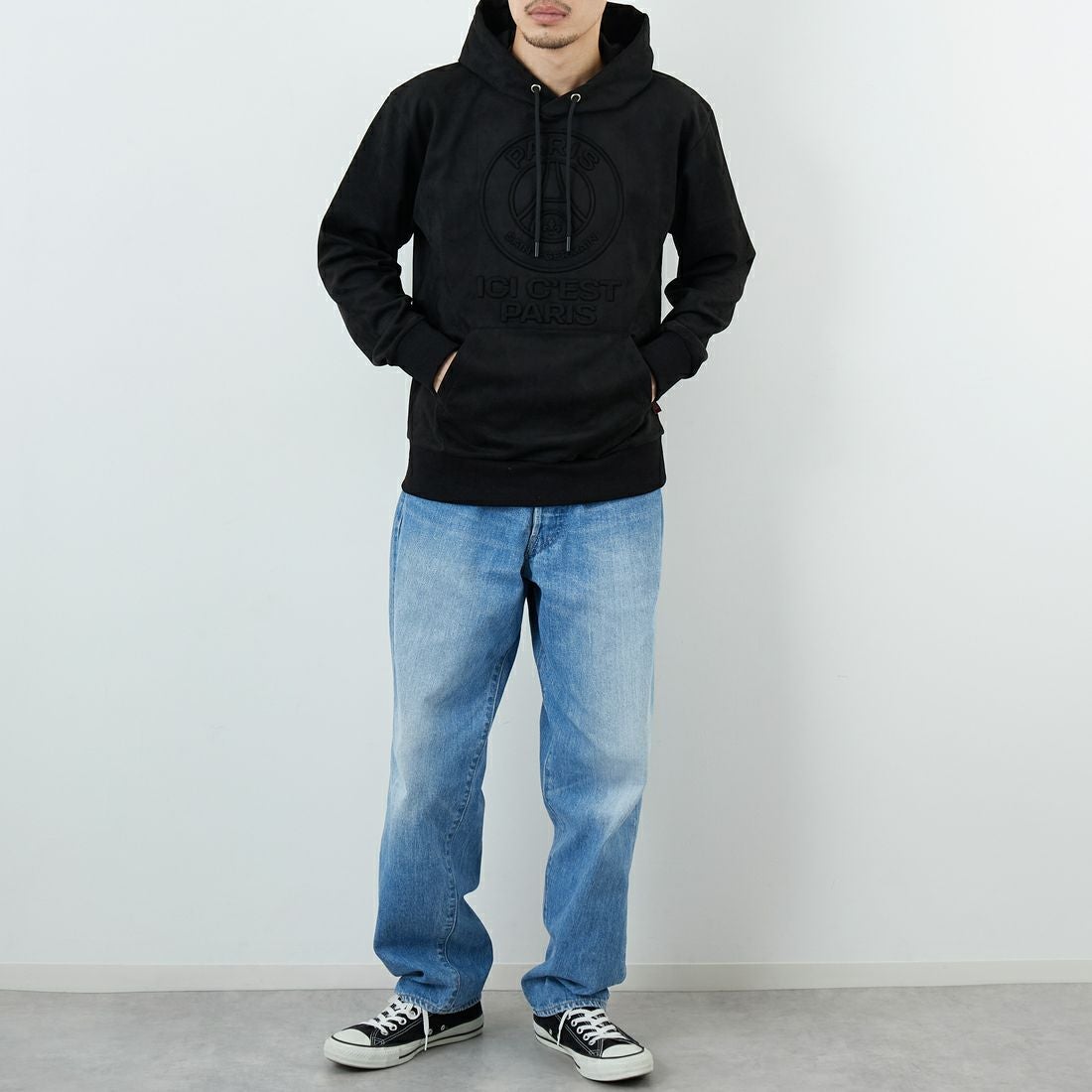 PARIS SAINT-GERMAN [パリ・サンジェルマン] PSG ポリスエードエンボスロゴフーディ [PS0625FW0001] BLACK &&モデル身長：168cm 着用サイズ：M&&