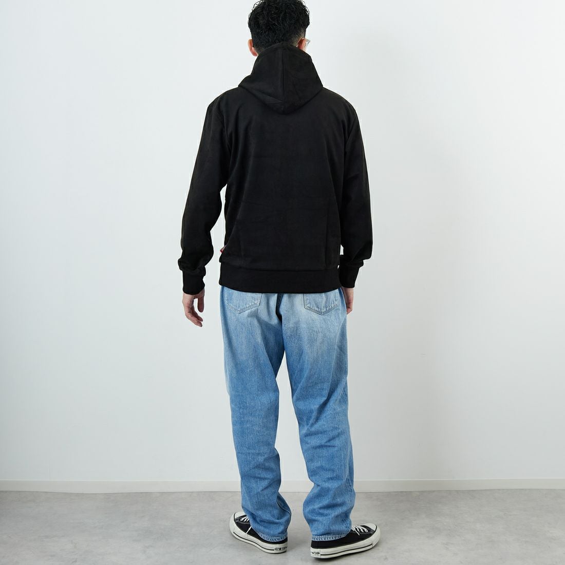 PARIS SAINT-GERMAN [パリ・サンジェルマン] PSG ポリスエードエンボスロゴフーディ [PS0625FW0001] BLACK &&モデル身長：168cm 着用サイズ：M&&