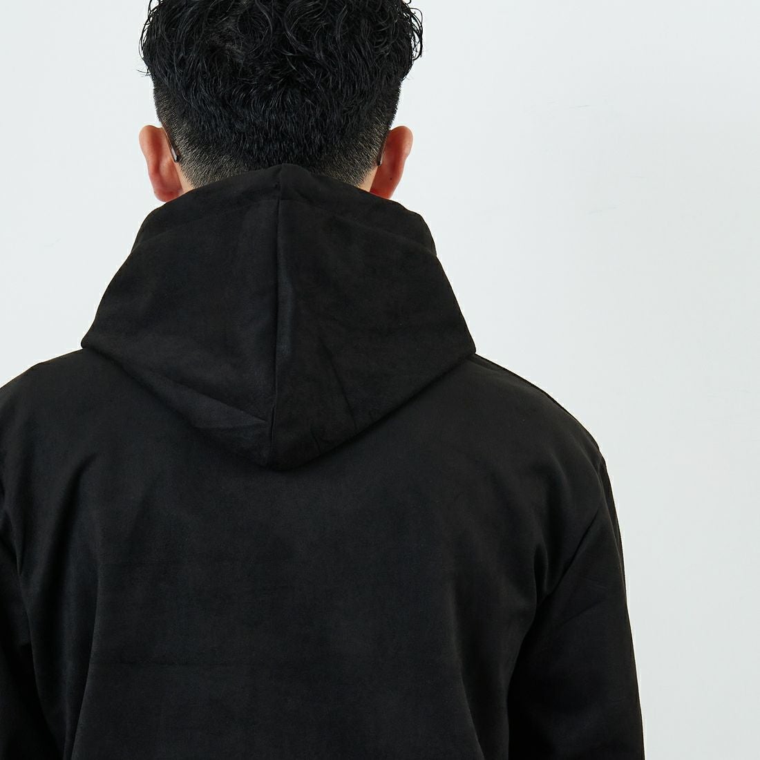 PARIS SAINT-GERMAN [パリ・サンジェルマン] PSG ポリスエードエンボスロゴフーディ [PS0625FW0001] BLACK &&モデル身長：168cm 着用サイズ：M&&