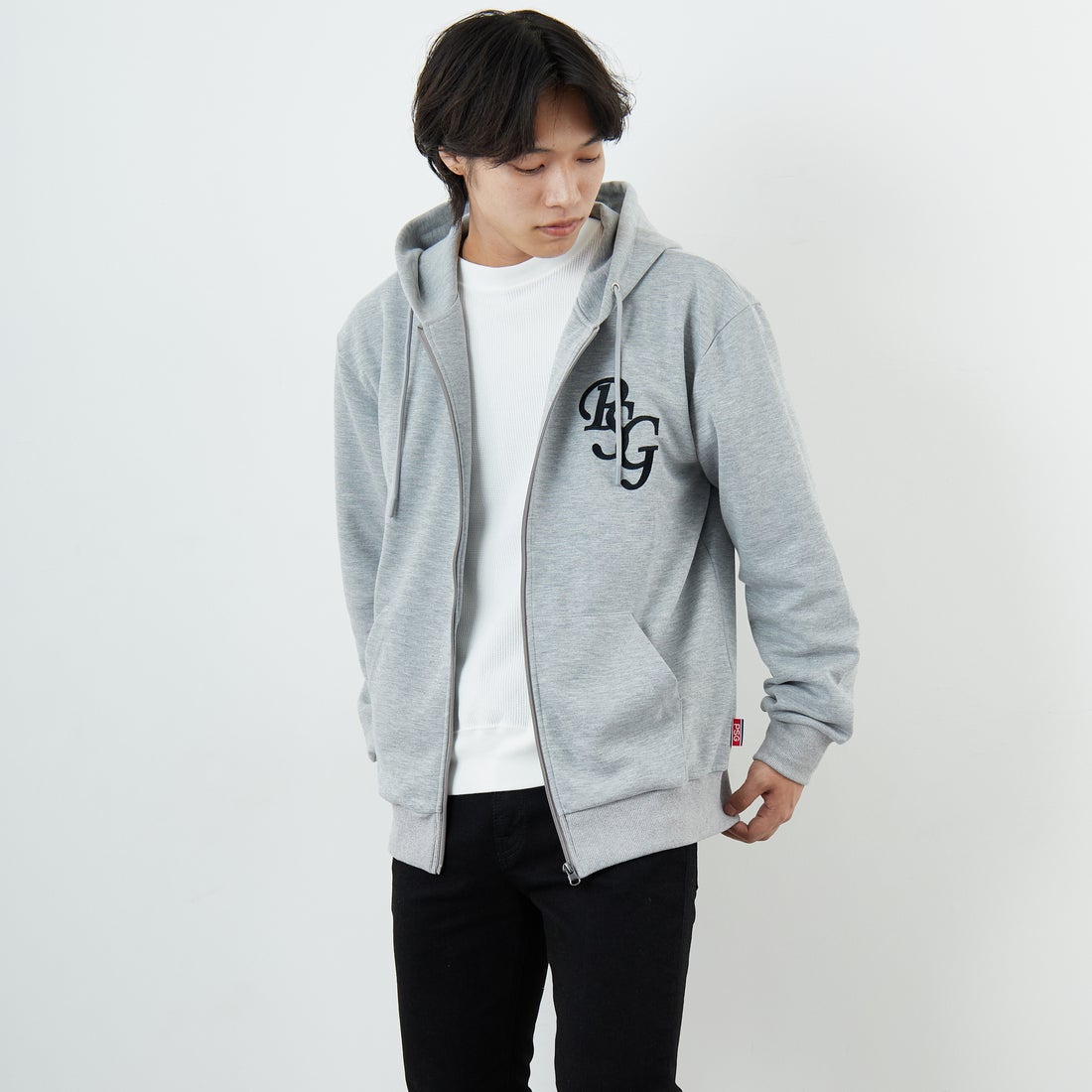 PARIS SAINT-GERMAN [パリ・サンジェルマン] PSG ロゴ刺繍テックフリースフルジップフーディ [PS0625FW0003] GRAY &&モデル身長：179cm 着用サイズ：XL&&