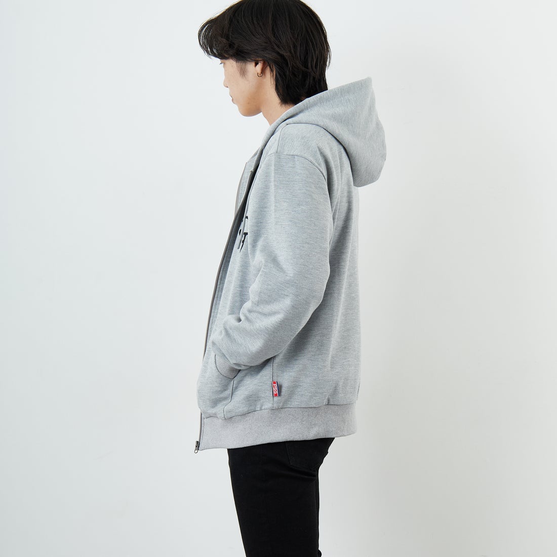 PARIS SAINT-GERMAN [パリ・サンジェルマン] PSG ロゴ刺繍テックフリースフルジップフーディ [PS0625FW0003] GRAY &&モデル身長：179cm 着用サイズ：XL&&