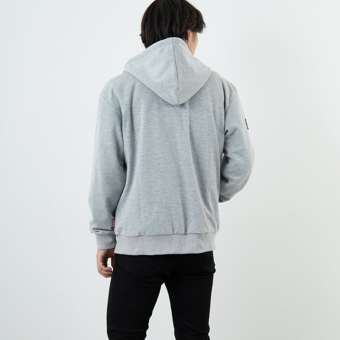 PARIS SAINT-GERMAN [パリ・サンジェルマン] PSG ロゴ刺繍テックフリースフルジップフーディ [PS0625FW0003] GRAY &&モデル身長：179cm 着用サイズ：XL&&