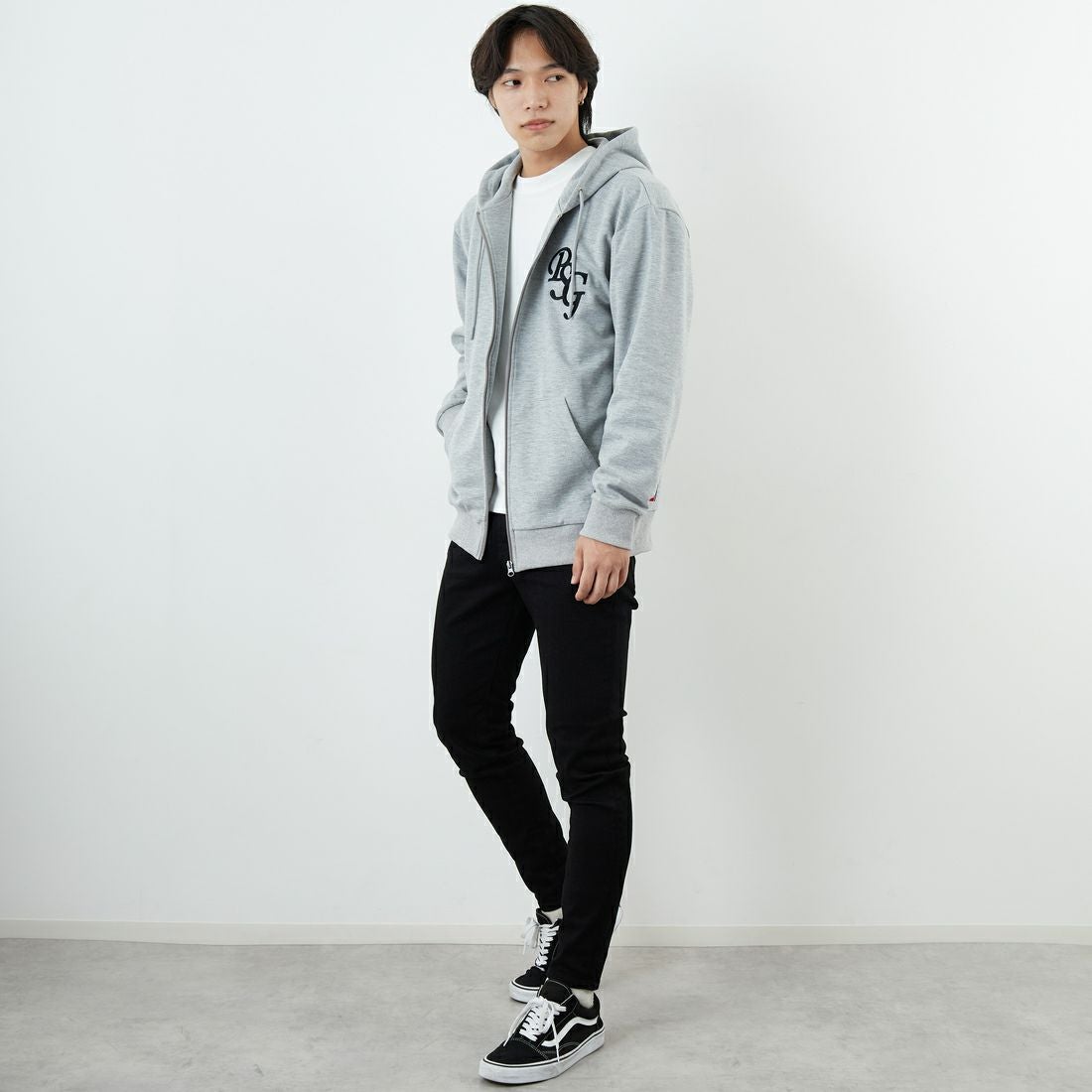 PARIS SAINT-GERMAN [パリ・サンジェルマン] PSG ロゴ刺繍テックフリースフルジップフーディ [PS0625FW0003] GRAY &&モデル身長：179cm 着用サイズ：XL&&