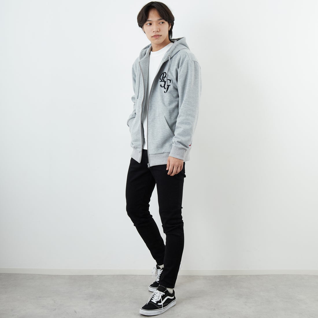PARIS SAINT-GERMAN [パリ・サンジェルマン] PSG ロゴ刺繍テックフリースフルジップフーディ [PS0625FW0003] GRAY &&モデル身長：179cm 着用サイズ：XL&&