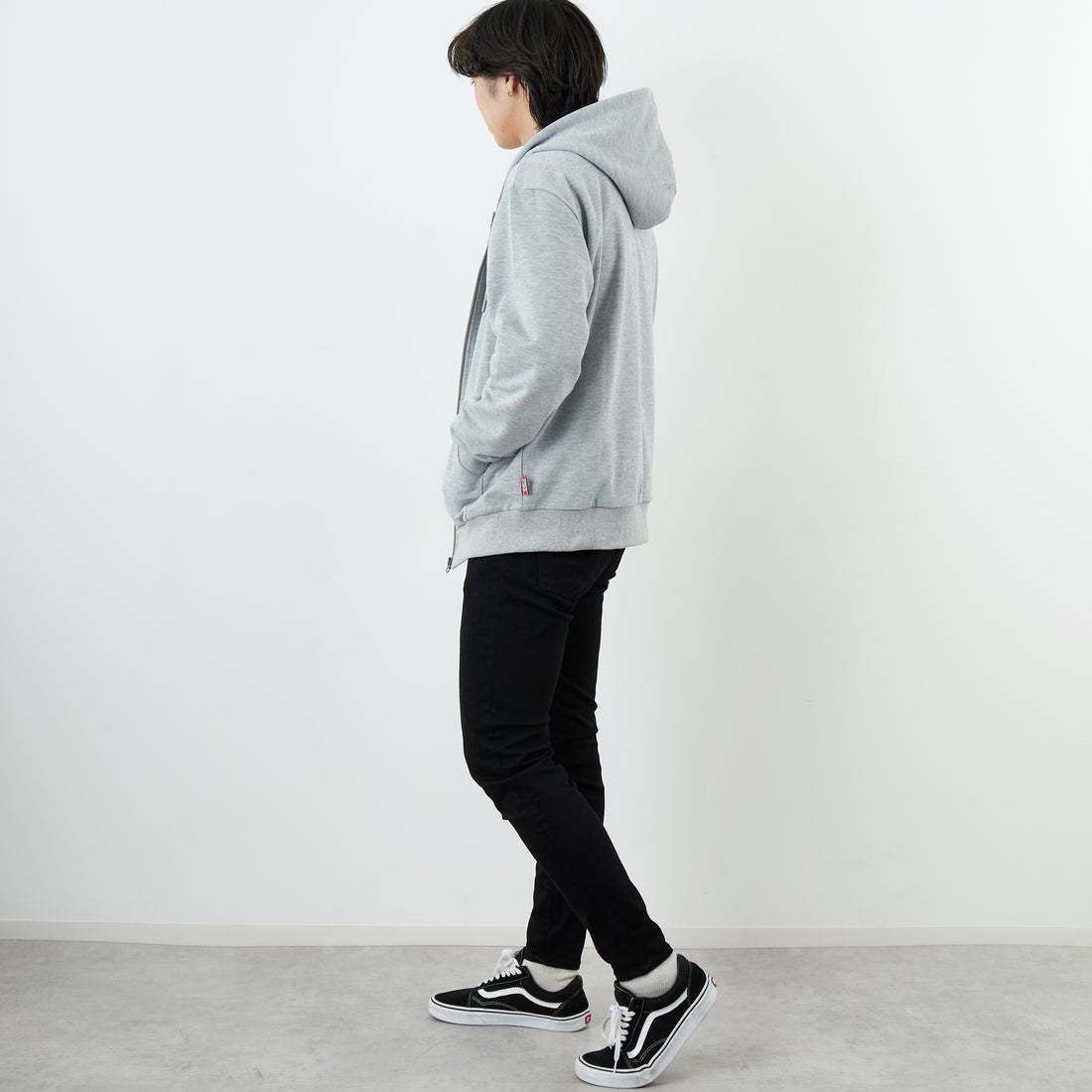 PARIS SAINT-GERMAN [パリ・サンジェルマン] PSG ロゴ刺繍テックフリースフルジップフーディ [PS0625FW0003] GRAY &&モデル身長：179cm 着用サイズ：XL&&