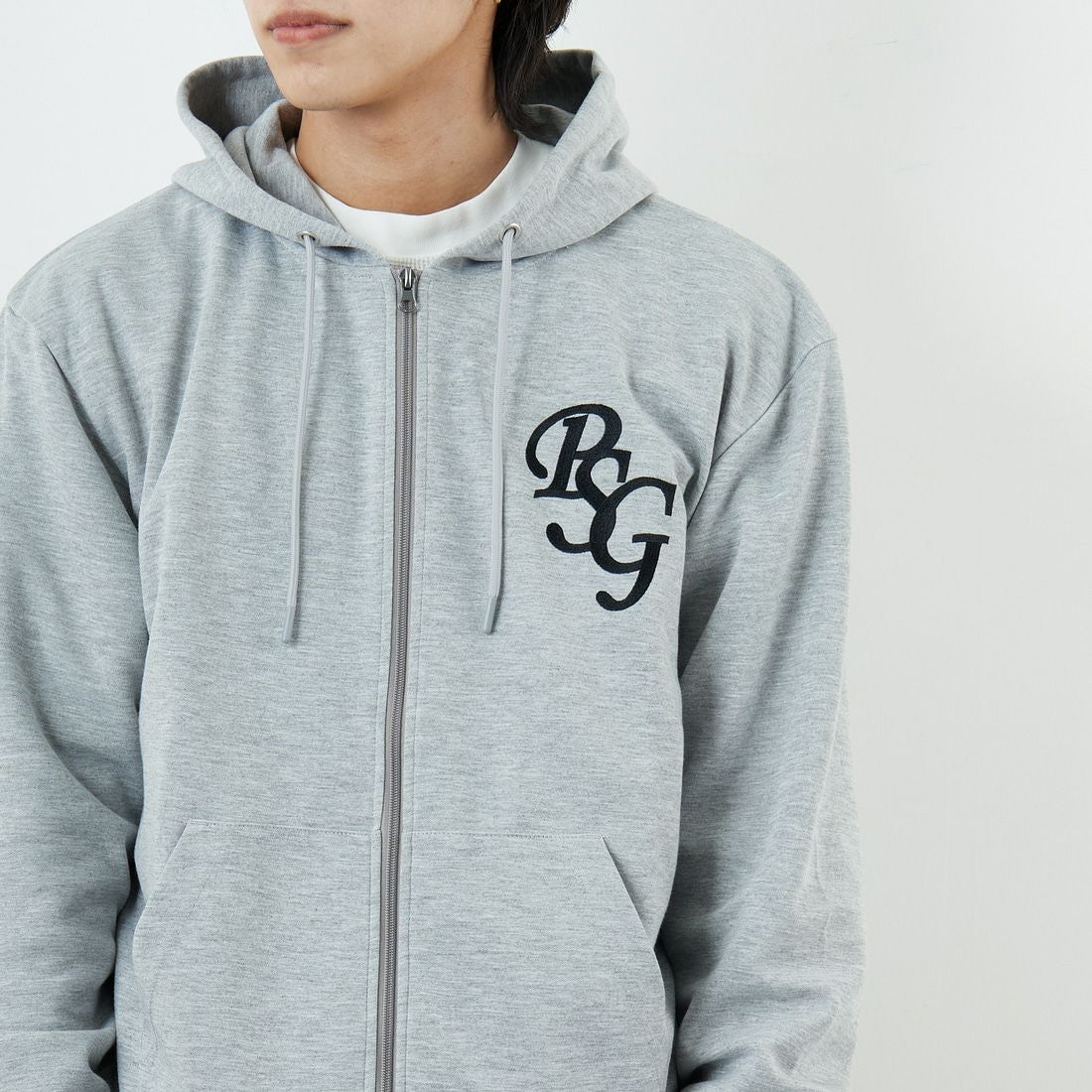 PARIS SAINT-GERMAN [パリ・サンジェルマン] PSG ロゴ刺繍テックフリースフルジップフーディ [PS0625FW0003] GRAY &&モデル身長：179cm 着用サイズ：XL&&