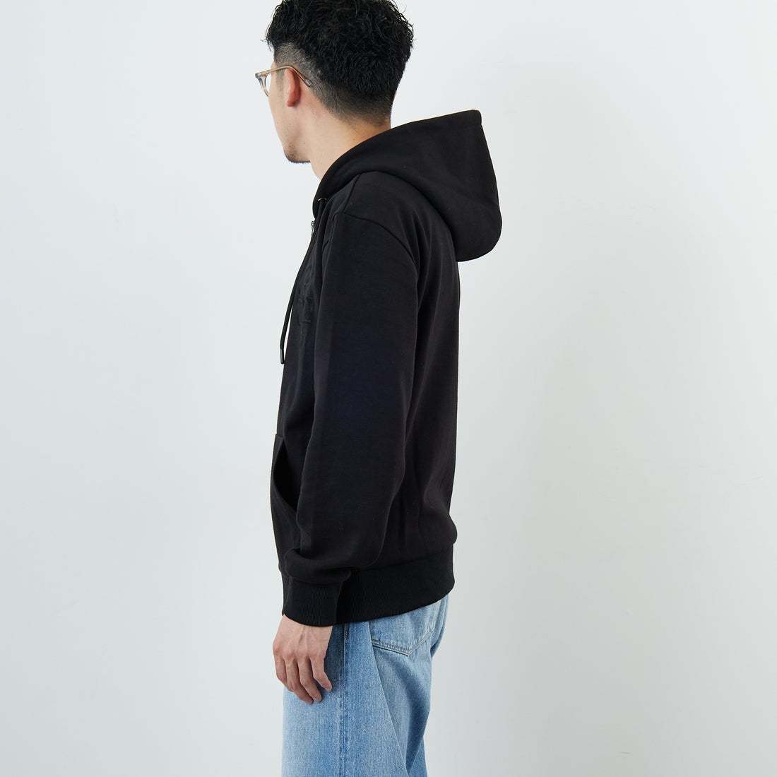 PARIS SAINT-GERMAN [パリ・サンジェルマン] PSG ロゴ刺繍テックフリースフルジップフーディ [PS0625FW0003] BLACK &&モデル身長：168cm 着用サイズ：M&&