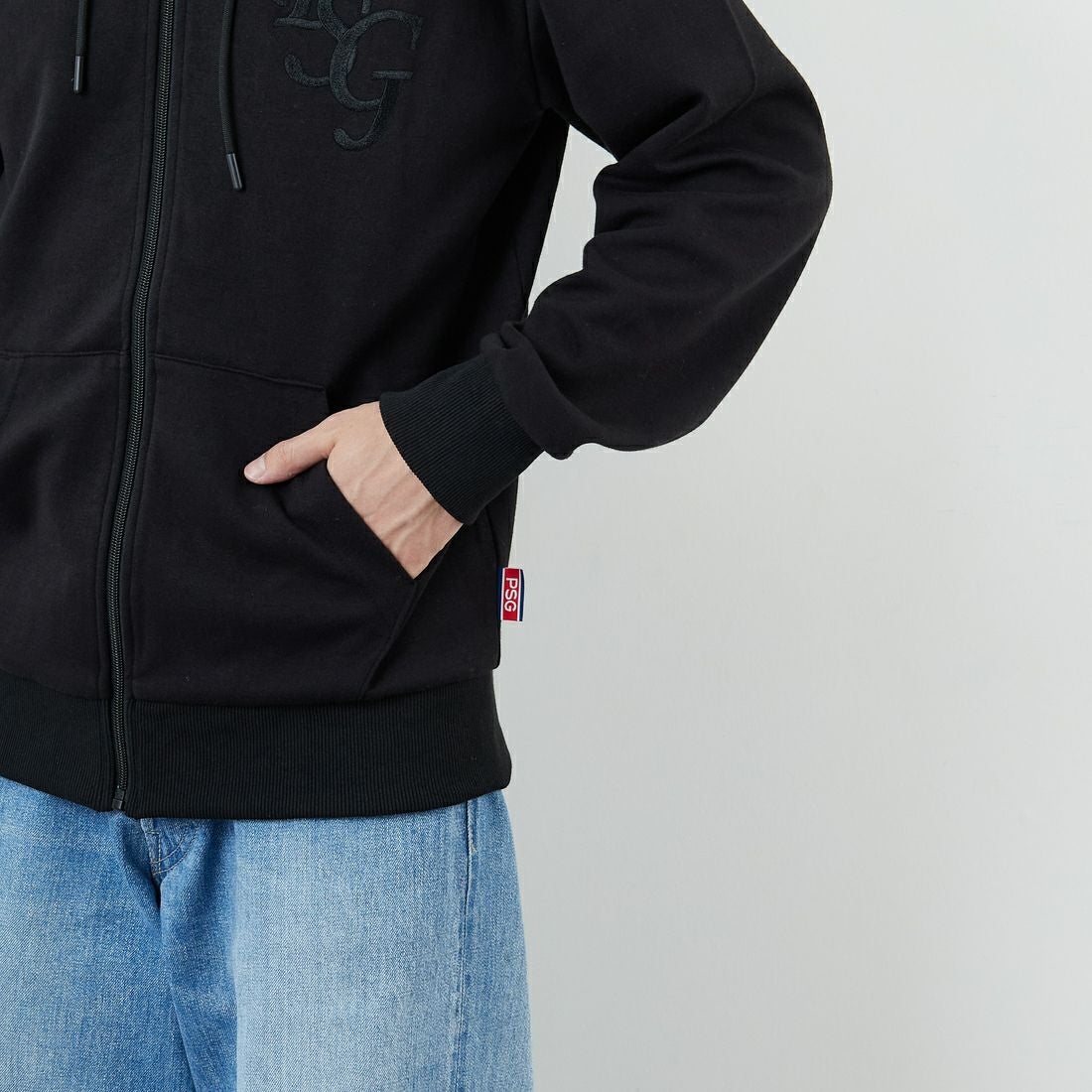 PARIS SAINT-GERMAN [パリ・サンジェルマン] PSG ロゴ刺繍テックフリースフルジップフーディ [PS0625FW0003] BLACK &&モデル身長：168cm 着用サイズ：M&&