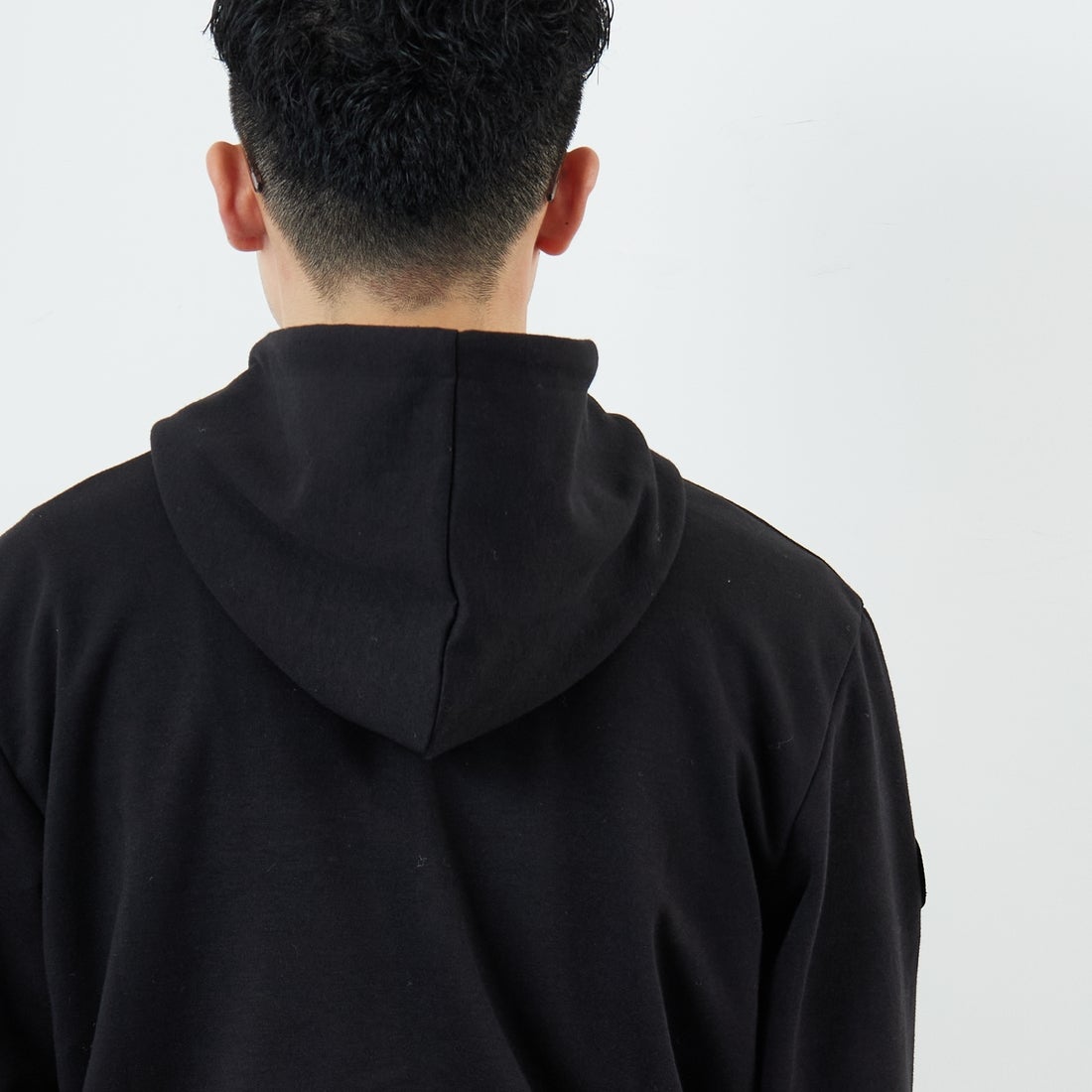 PARIS SAINT-GERMAN [パリ・サンジェルマン] PSG ロゴ刺繍テックフリースフルジップフーディ [PS0625FW0003] BLACK &&モデル身長：168cm 着用サイズ：M&&