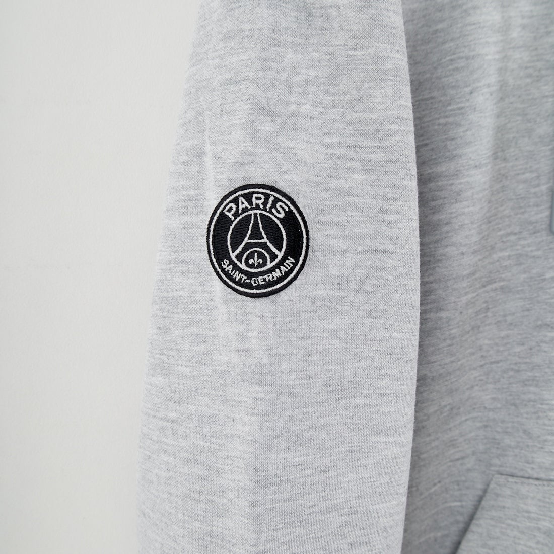 PARIS SAINT-GERMAN [パリ・サンジェルマン] PSG ロゴ刺繍テックフリースフルジップフーディ [PS0625FW0003] GRAY