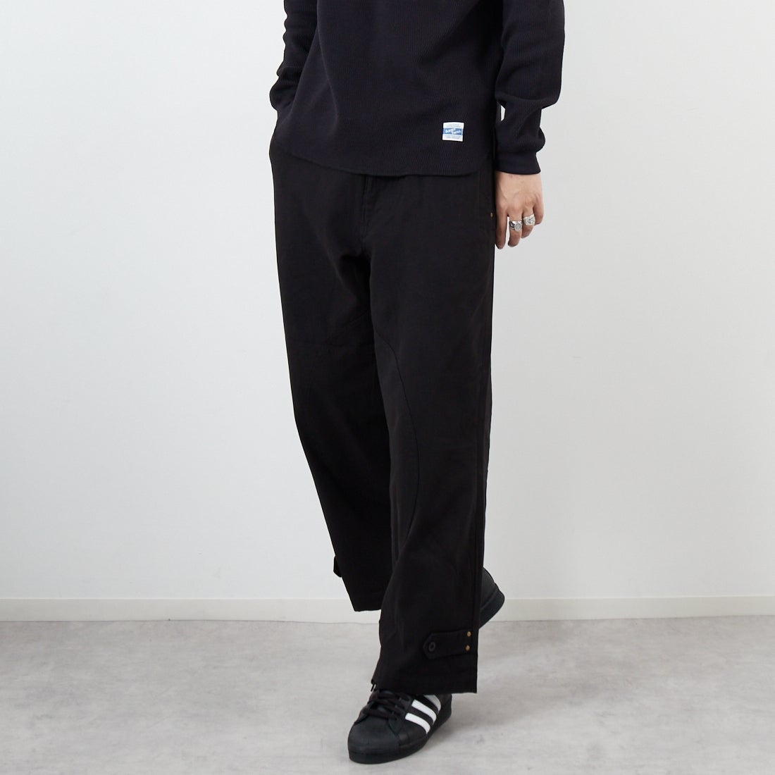 ARMY TWILL SANFORIZED [アーミーツイル サンフォライズド] ダックフィールドパンツ [AM-2555003] BLACK &&モデル身長：179cm 着用サイズ：L&&
