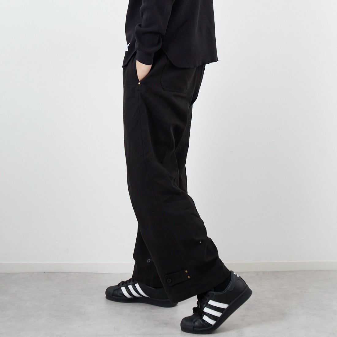 ARMY TWILL SANFORIZED [アーミーツイル サンフォライズド] ダックフィールドパンツ [AM-2555003] BLACK &&モデル身長：179cm 着用サイズ：L&&