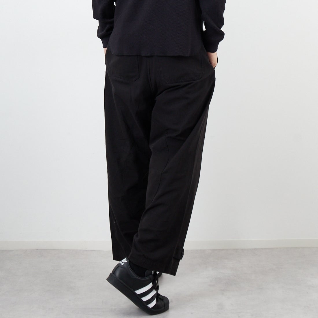 ARMY TWILL SANFORIZED [アーミーツイル サンフォライズド] ダックフィールドパンツ [AM-2555003] BLACK &&モデル身長：179cm 着用サイズ：L&&