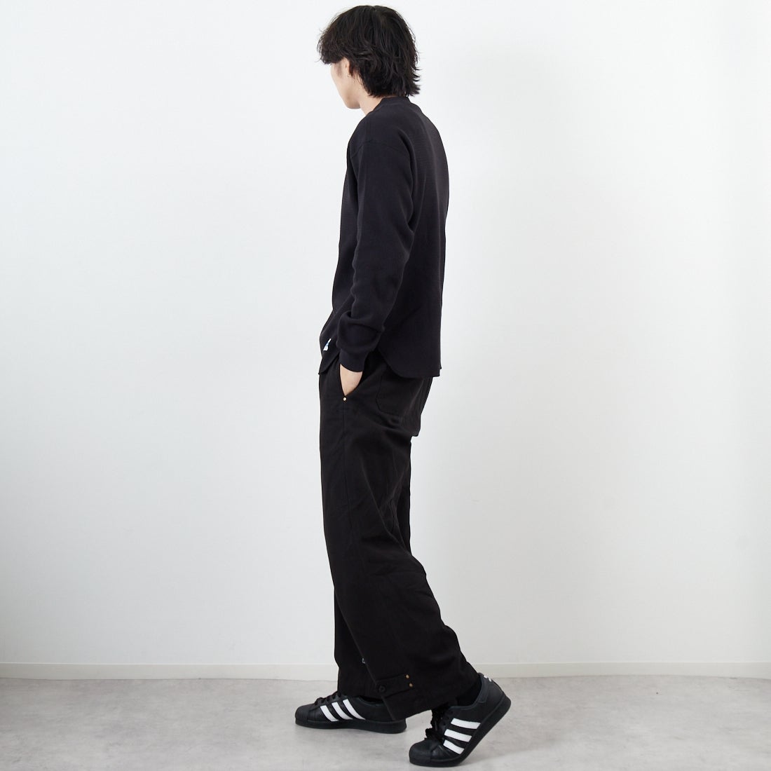 ARMY TWILL SANFORIZED [アーミーツイル サンフォライズド] ダックフィールドパンツ [AM-2555003] BLACK &&モデル身長：179cm 着用サイズ：L&&