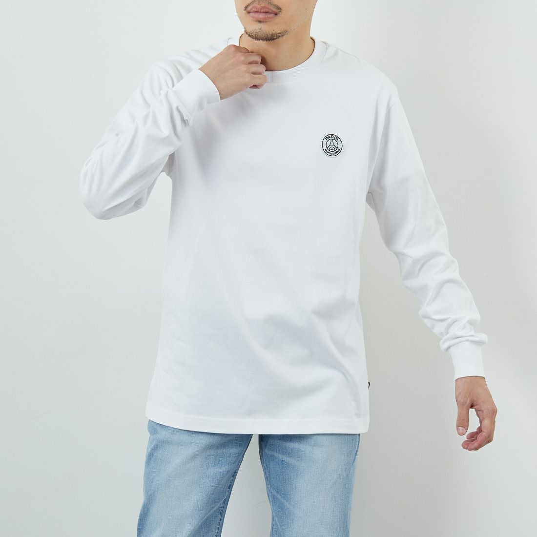 PARIS SAINT-GERMAN [パリ・サンジェルマン] PSG ビッグロゴ刺繍ロングスリーブTシャツ [PS0325FW0002] WHITE &&モデル身長：168cm 着用サイズ：M&&