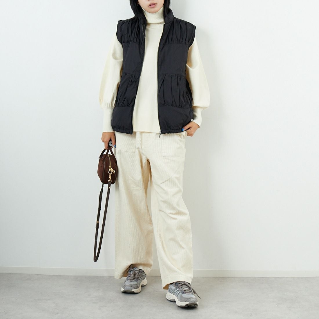 Jf Ready Made [ジェイエフレディメイド] ティアードギャザー ピュアダウンベスト [4225510] ﾌﾞﾗｯｸ &&モデル身長：167cm 着用サイズ：F&&