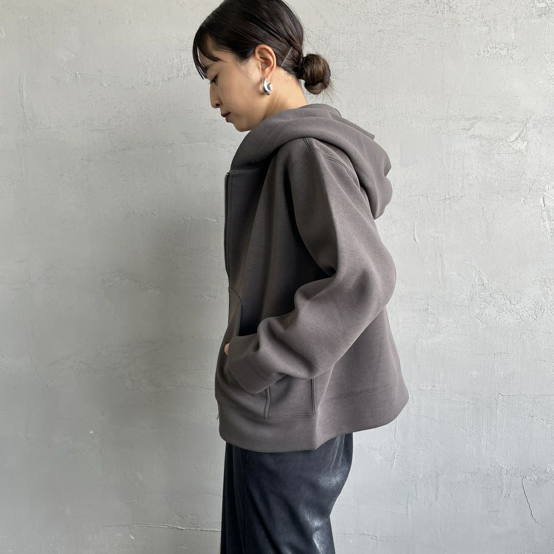 Gymphlex [ジムフレックス] ジップフーデッドジャケット [GY-C0478DDN] CHARCOAL &&モデル身長：150cm 着用サイズ：XS&&