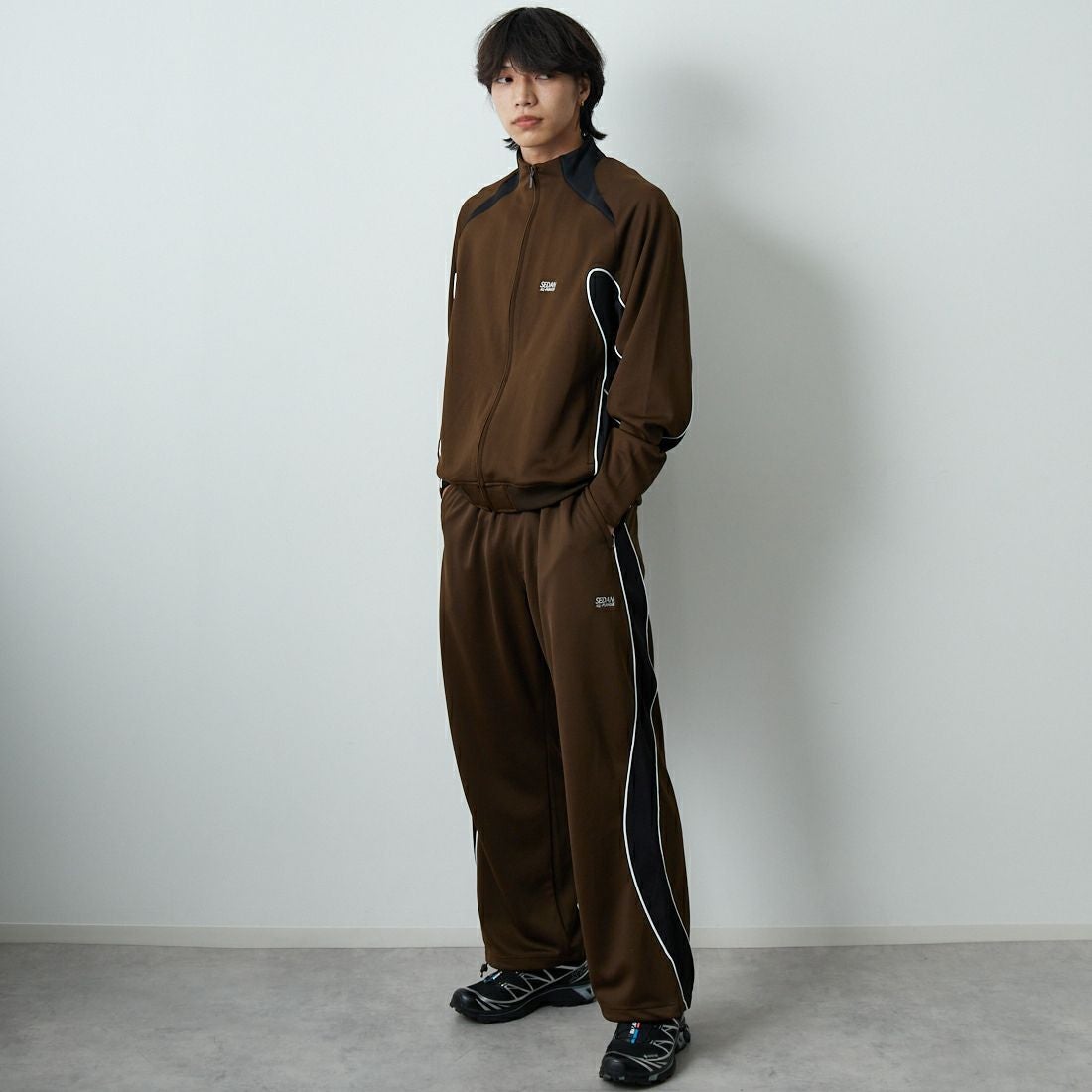 SEDAN ALL-PURPOSE [セダン オールパーパス] OGロゴ トラックパンツ [SD25F-PT05] BRN/BLK &&モデル身長：179cm 着用サイズ：L&&