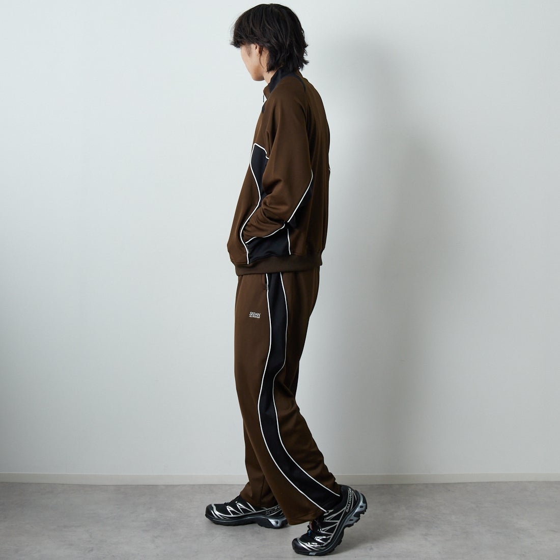 SEDAN ALL-PURPOSE [セダン オールパーパス] OGロゴ トラックジャケット [SD25F-CT04] BRN/BLK &&モデル身長：179cm 着用サイズ：L&&