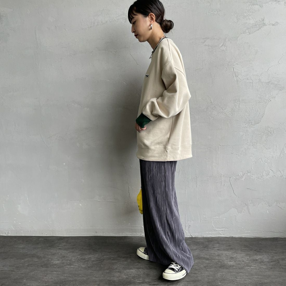 THE FOX [ザフォックス] 別注 ドローコード付きクルーネックスウェット [JFL25AW-01-JF] NAT/GRN &&モデル身長：150cm 着用サイズ：S&&