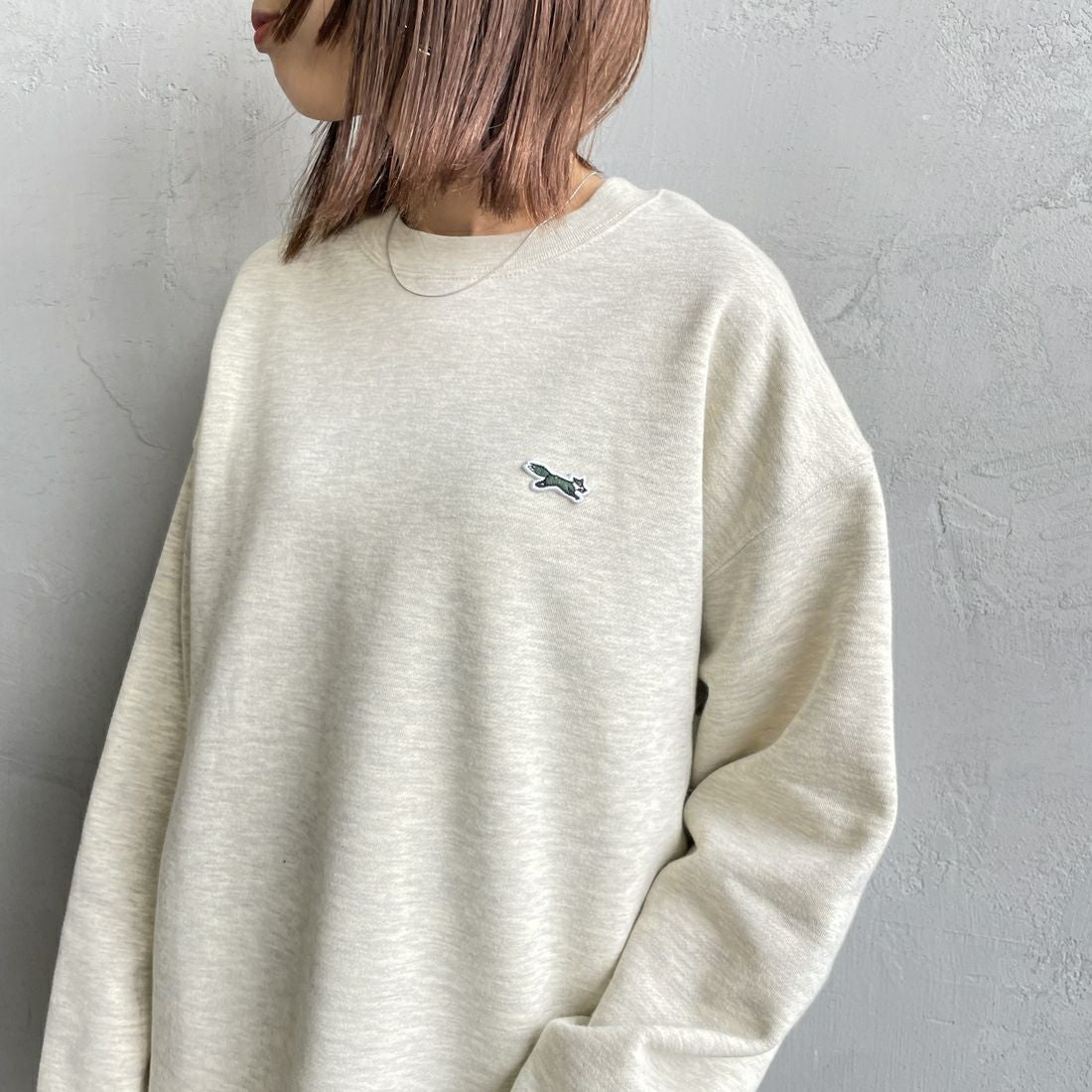 THE FOX [ザフォックス] 別注 ドローコード付きクルーネックスウェット [JFL25AW-01-JF] ASH GRY &&モデル身長：159cm 着用サイズ：S&&