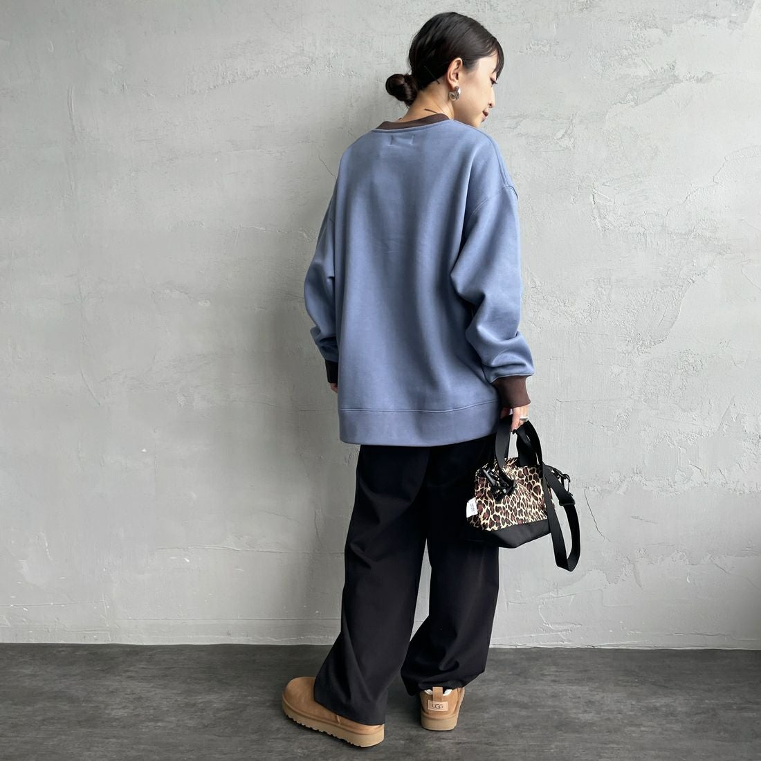 THE FOX [ザフォックス] 別注 ドローコード付きクルーネックスウェット [JFL25AW-01-JF] BLU/BRN &&モデル身長：150cm 着用サイズ：S&&