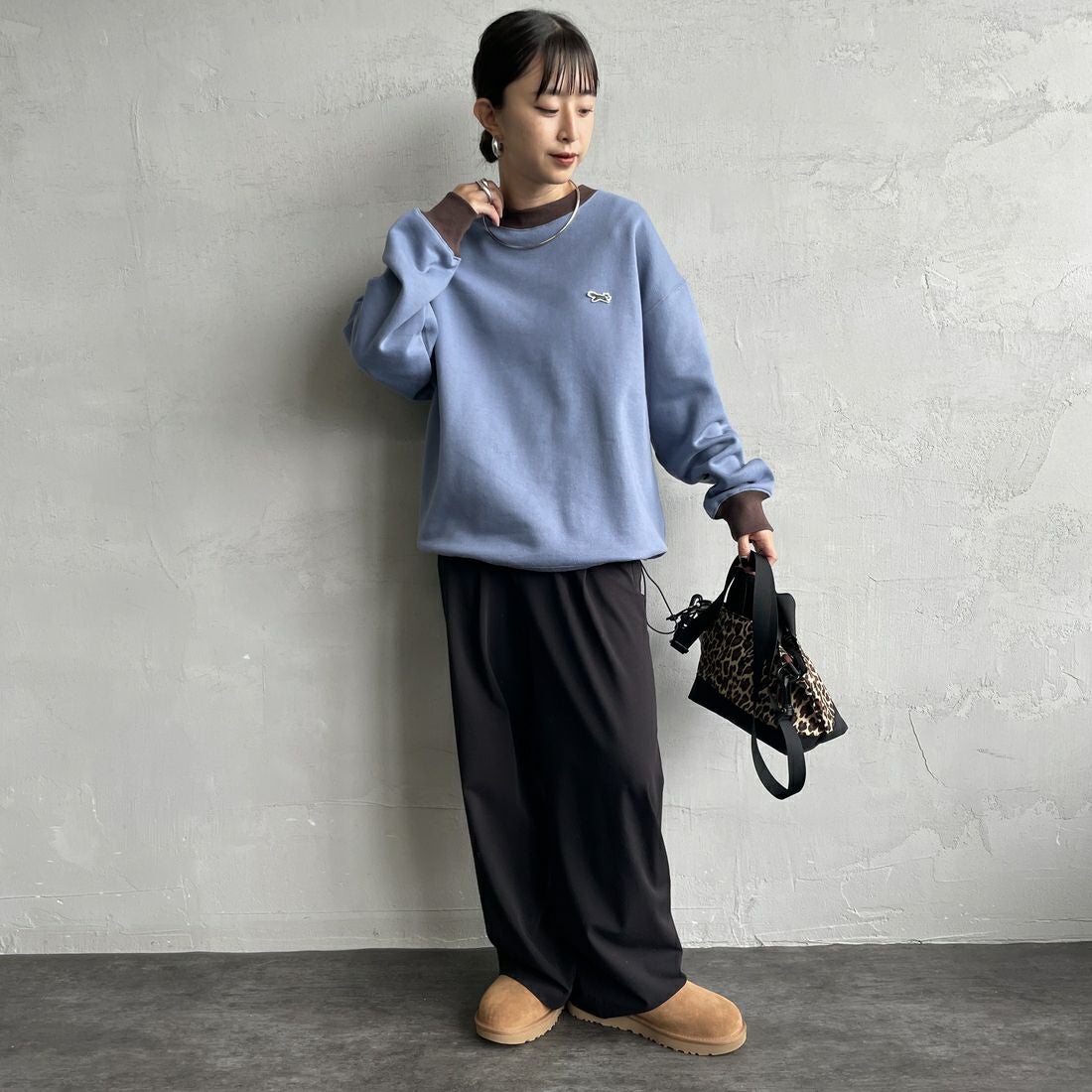 THE FOX [ザフォックス] 別注 ドローコード付きクルーネックスウェット [JFL25AW-01-JF] BLU/BRN &&モデル身長：150cm 着用サイズ：S&&