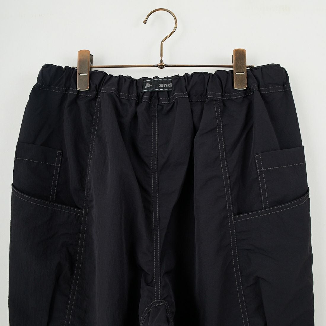 and wander [アンドワンダー] クリンクルドナイロンパンツ [5745282076] BLACK