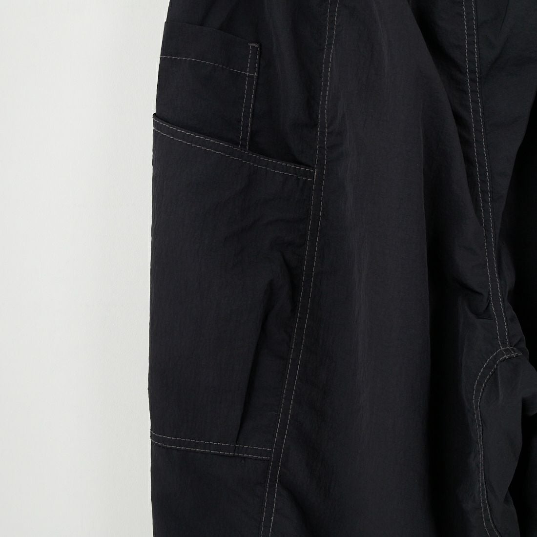 and wander [アンドワンダー] クリンクルドナイロンパンツ [5745282076] BLACK