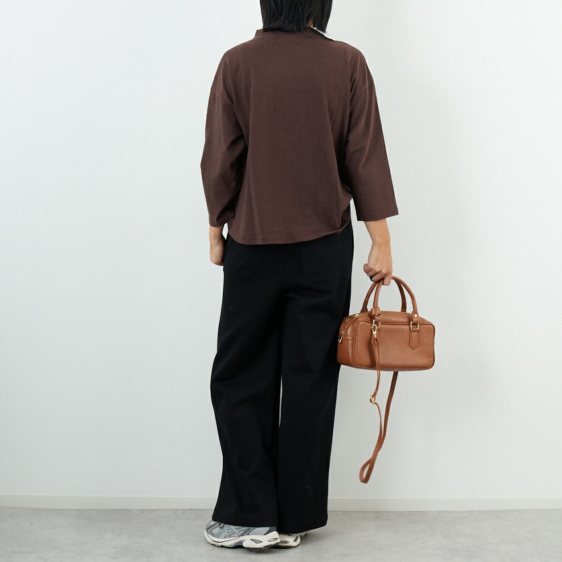 tumugu: [ツムグ] ラフィ天竺プリントTシャツ [TC25304] 16 BROWN tumugu: [ツムグ] ラフィ天竺プリントTシャツ [TC25304] 16 BROWN &&モデル身長：167cm 着用サイズ：F&&