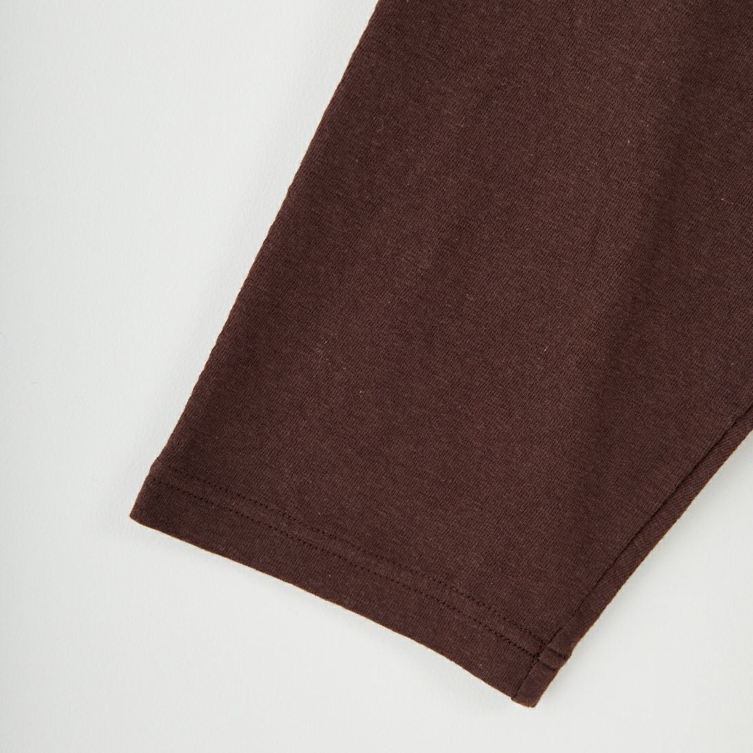 tumugu: [ツムグ] ラフィ天竺プリントTシャツ [TC25304] 16 BROWN