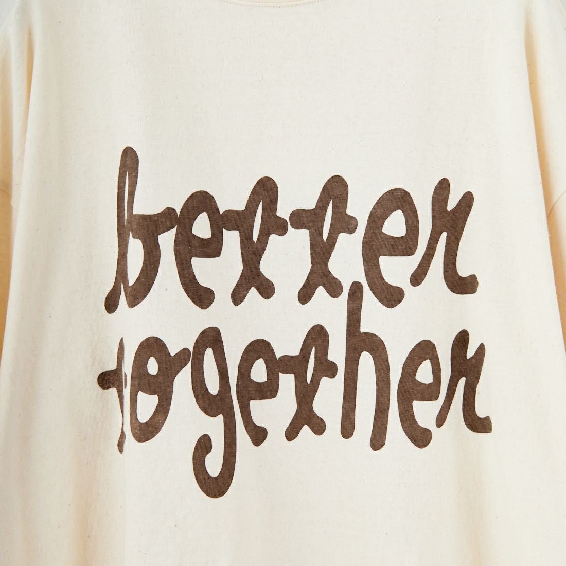 tumugu: [ツムグ] ラフィ天竺プリントTシャツ [TC25304] 06 KINARI