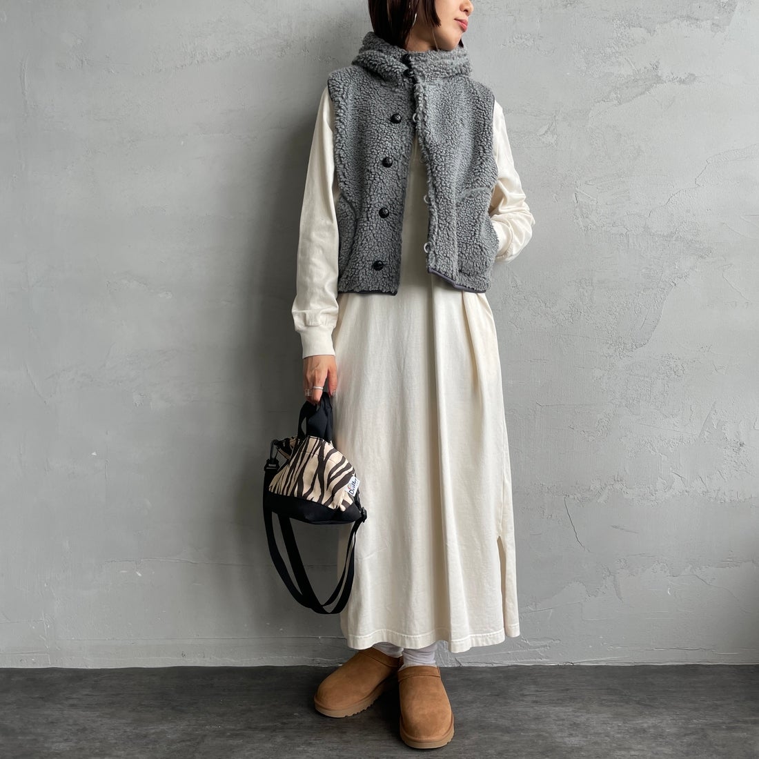 Gymphlex [ジムフレックス] ボアフーデッドショートベスト [GY-A0726BOA] DK.H.GREY &&モデル身長：159cm 着用サイズ：14&&