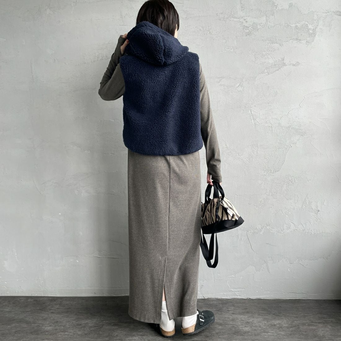 Gymphlex [ジムフレックス] ボアフーデッドショートベスト [GY-A0726BOA] NAVY &&モデル身長：160cm 着用サイズ：14&&