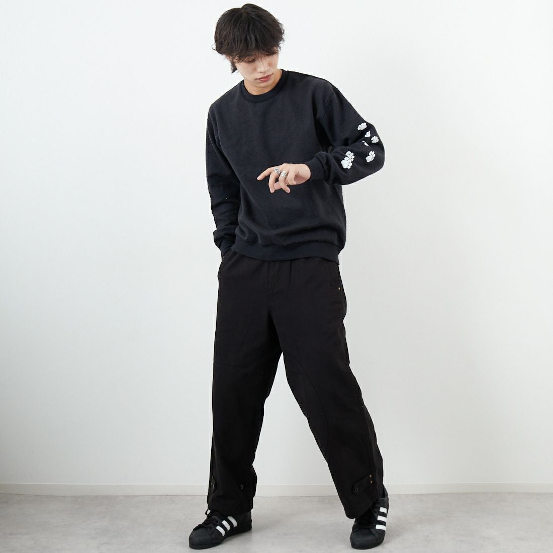 JERZEES [ジャージーズ] キャットヘア アザーサイドクルーネックスウェット [JZ25F013] BLACK &&モデル身長：179cm 着用サイズ：M&&