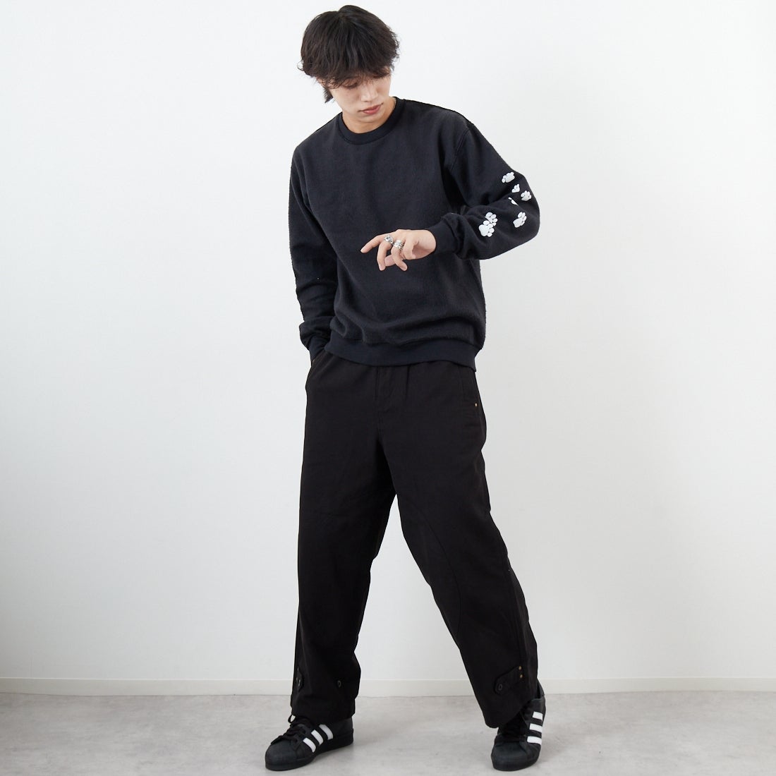 JERZEES [ジャージーズ] キャットヘア アザーサイドクルーネックスウェット [JZ25F013] BLACK &&モデル身長：179cm 着用サイズ：M&&