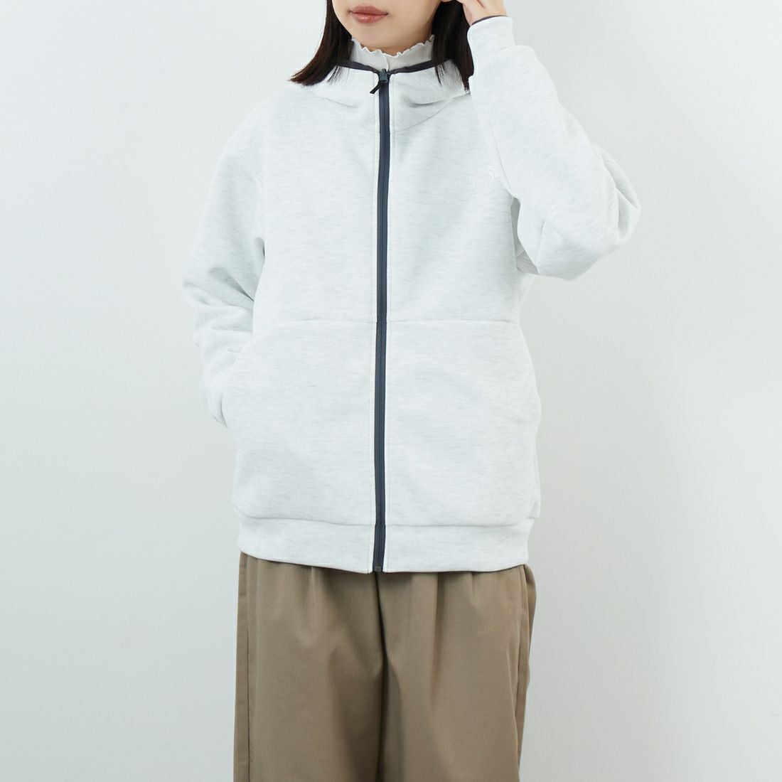 THE NORTH FACE [ザ ノースフェイス] リバーシブルテックエアーフーディ [NT62580] GX &&モデル身長：162cm 着用サイズ：S&&