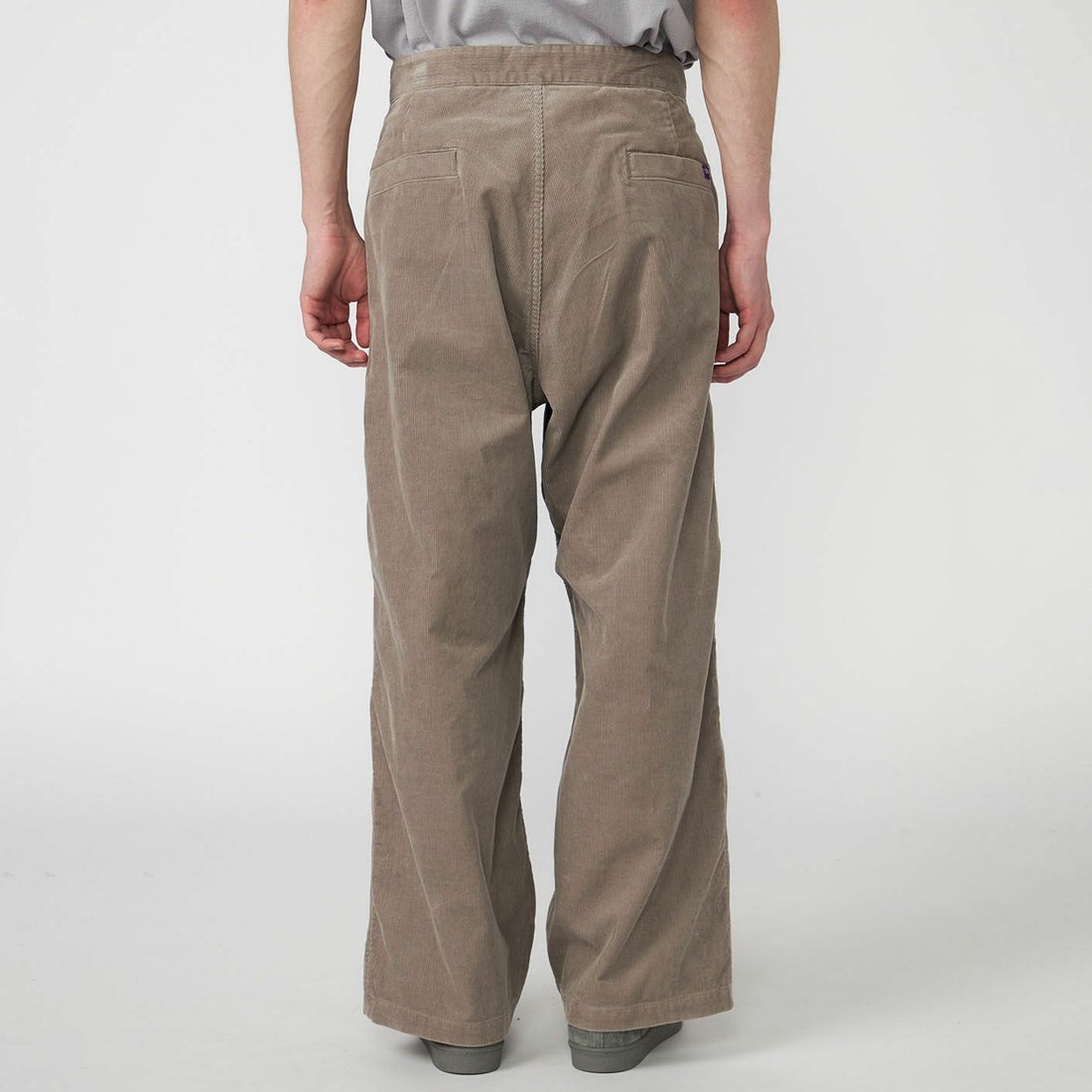 THE NORTH FACE PURPLE LABEL [ザ ノースフェイス パープルレーベル] コーデュロイ ワイドストレートフィールドパンツ [N25FC099] H GRAY &&モデル身長：179cm 着用サイズ：32&&