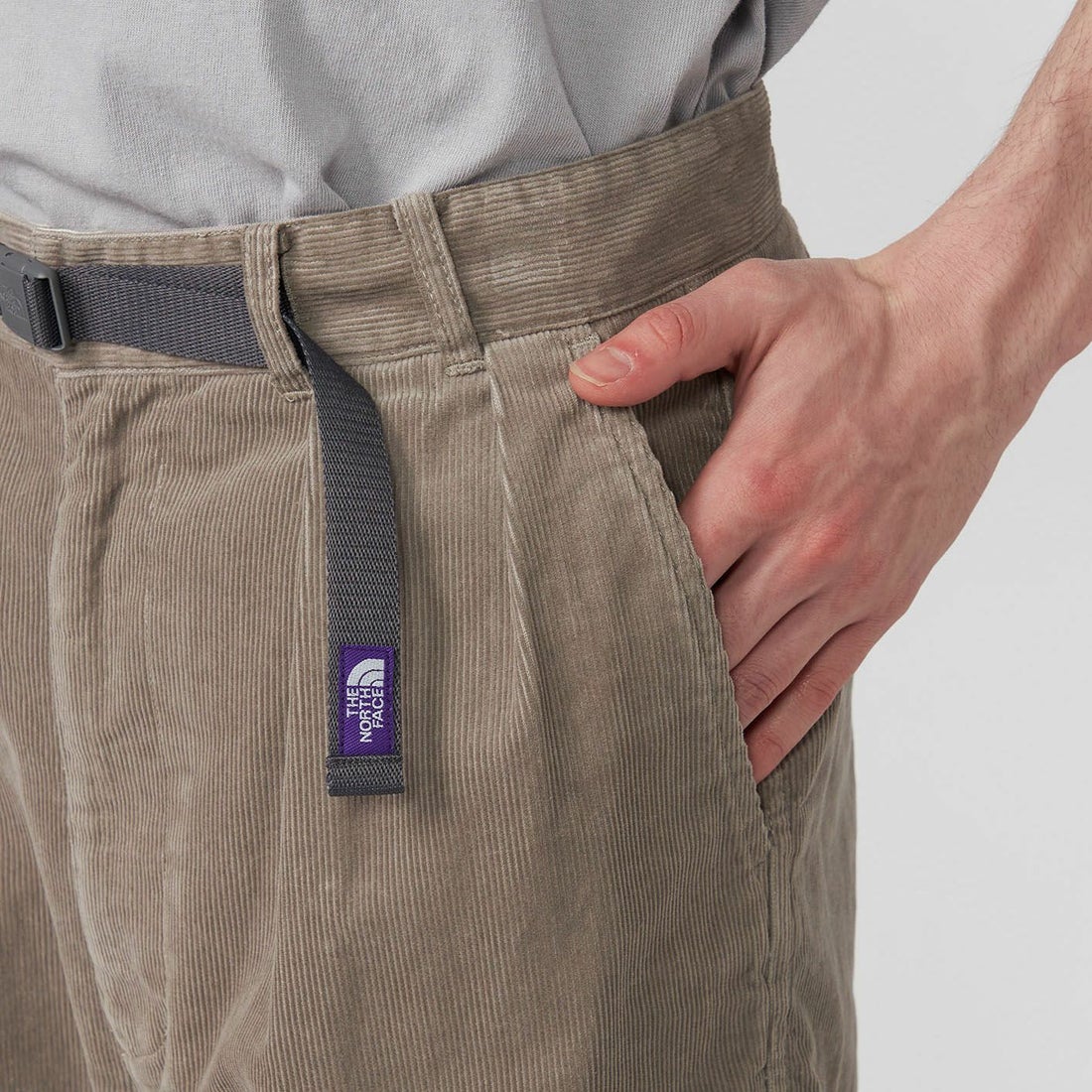 THE NORTH FACE PURPLE LABEL [ザ ノースフェイス パープルレーベル] コーデュロイ ワイドストレートフィールドパンツ [N25FC099] H GRAY &&モデル身長：179cm 着用サイズ：32&&