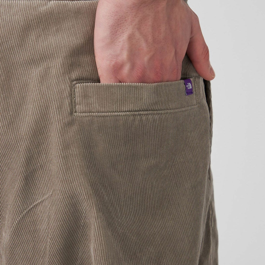 THE NORTH FACE PURPLE LABEL [ザ ノースフェイス パープルレーベル] コーデュロイ ワイドストレートフィールドパンツ [N25FC099] H GRAY &&モデル身長：179cm 着用サイズ：32&&