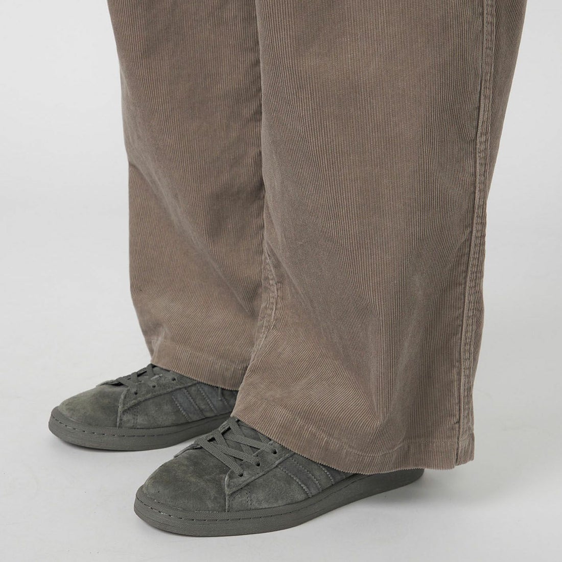 THE NORTH FACE PURPLE LABEL [ザ ノースフェイス パープルレーベル] コーデュロイ ワイドストレートフィールドパンツ [N25FC099] H GRAY &&モデル身長：179cm 着用サイズ：32&&