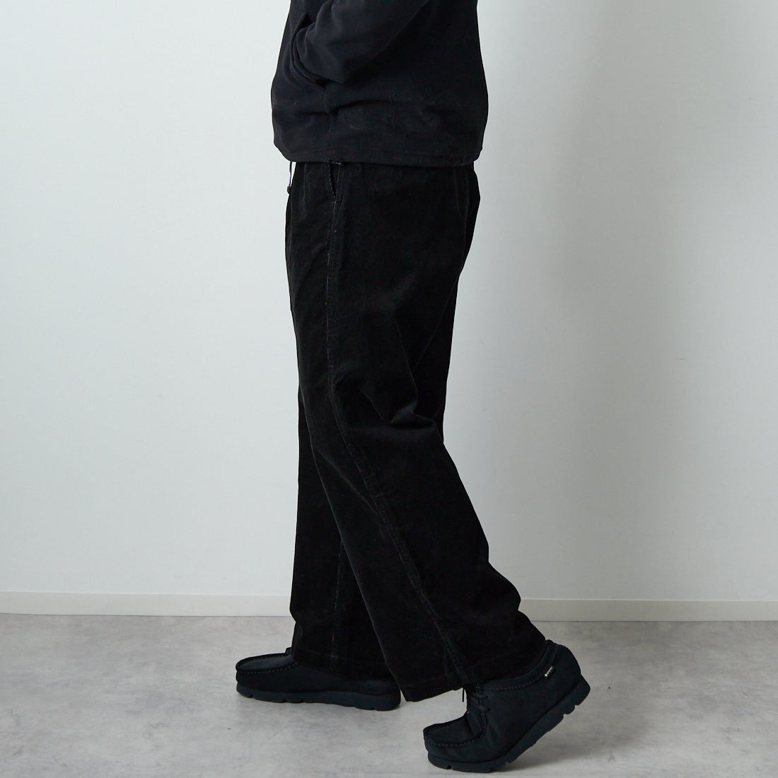THE NORTH FACE PURPLE LABEL [ザ ノースフェイス パープルレーベル] コーデュロイ ワイドストレートフィールドパンツ [N25FC099] K BLACK &&モデル身長：179cm 着用サイズ：30&&
